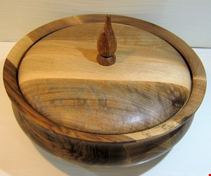 شکلات خوری چوبی درب دار