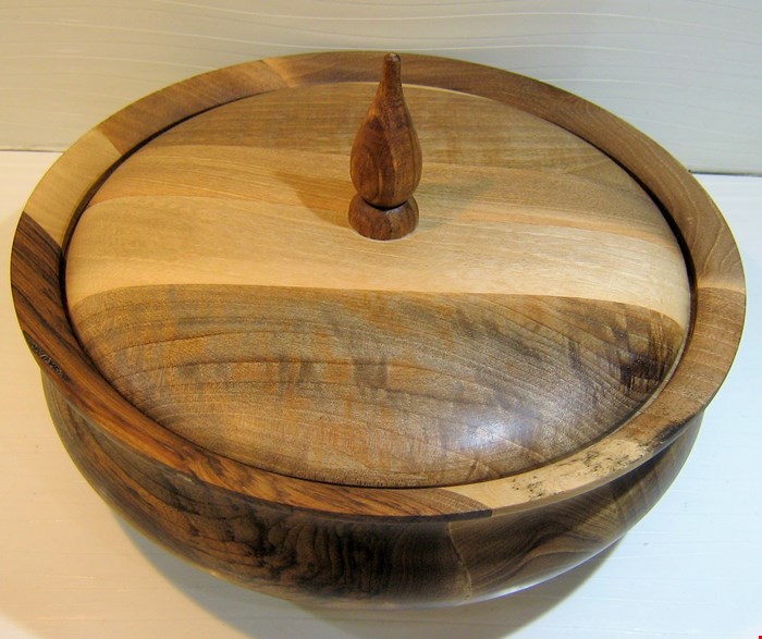 شکلات خوری چوبی درب دار