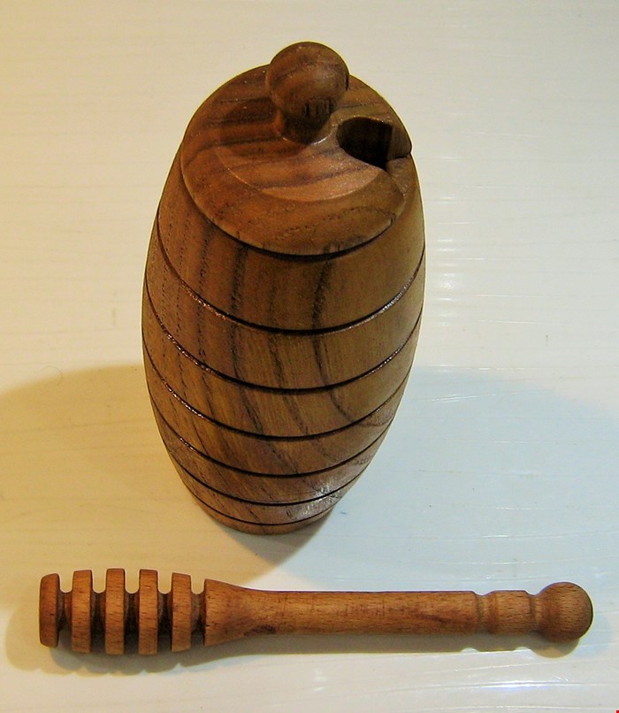 عسل خوری چوبی شاه بلوط